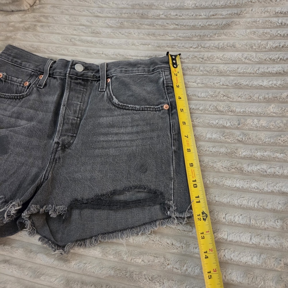 Levi's 501 Original Shorts Size 27 W27 Black Jean Frayed Cutoff Button Fly - Picture 4 of 12